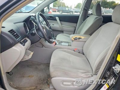 Zdjęcie 7 z 14 samochodu: 2010 TOYOTA HIGHLANDER BASE VIN:5TDBK3EH5AS016745 - miniatura
