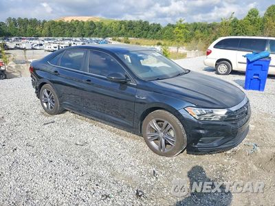 Czwarte zdjęcie samochodu z boku: 2020 VOLKSWAGEN JETTA S VIN:3VWCB7BU5LM071922 - miniatura