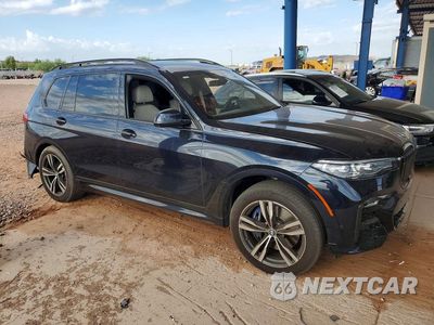 Czwarte zdjęcie samochodu z boku: 2021 BMW X7 XDRIVE40I VIN:5UXCW2C0XM9E56951 - miniatura