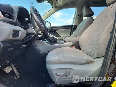 Zdjęcie 7 z 14 samochodu: 2021 TOYOTA HIGHLANDER LE VIN:5TDZZRAH0MS537427 - miniatura