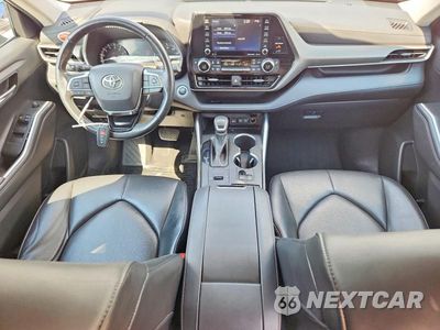 Zdjęcie 8 z 13 samochodu: 2021 TOYOTA HIGHLANDER XLE VIN:5TDGZRAH8MS069745 - miniatura