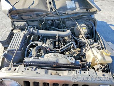 Zdjęcie 11 z 13 samochodu: 2004 JEEP WRANGLER / TJ SAHARA VIN:1J4FA59S24P801111 - miniatura