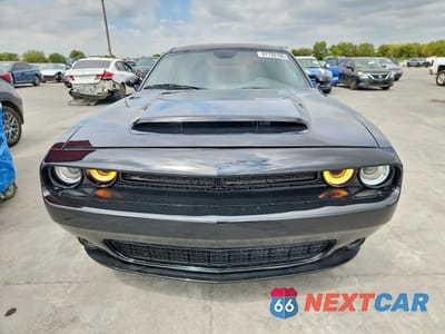 Piąte zdjęcie samochodu w środku: 2018 DODGE CHALLENGER SXT VIN:2C3CDZAG0JH132498 - miniatura