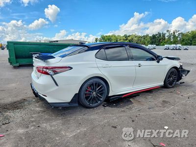 Trzecie zdjęcie samochodu z tyłu: 2022 TOYOTA CAMRY XSE VIN:4T1K31AK5NU044433 - miniatura