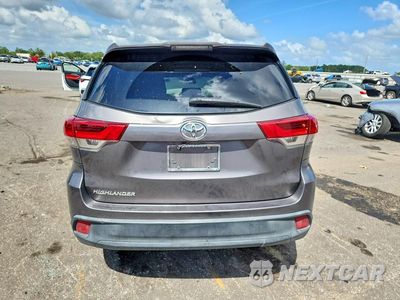 Zdjęcie 6 z 14 samochodu: 2018 TOYOTA HIGHLANDER LE VIN:5TDZZRFHXJS243649 - miniatura
