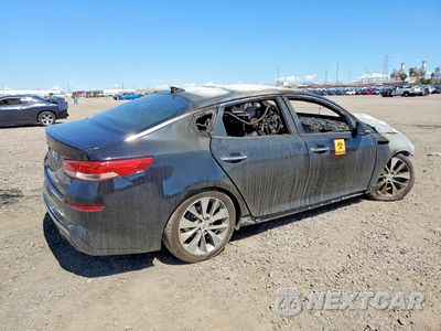 Trzecie zdjęcie samochodu z tyłu: 2019 KIA OPTIMA S VIN:5XXGT4L39KG291733 - miniatura
