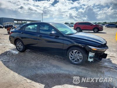 Czwarte zdjęcie samochodu z boku: 2024 HYUNDAI ELANTRA SEL VIN:KMHLM4DG8RU751090 - miniatura