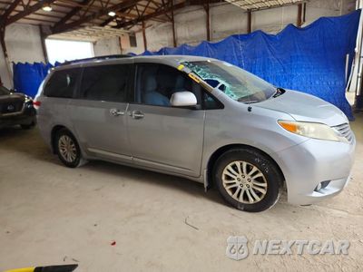 Czwarte zdjęcie samochodu z boku: 2014 TOYOTA SIENNA XLE 8-PASSENGER VIN:5TDYK3DC7ES427666 - miniatura