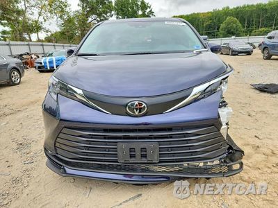Piąte zdjęcie samochodu w środku: 2026 TOYOTA SIENNA XLE 7-PASSENGER VIN:5TDYSKFC0TS248678 - miniatura
