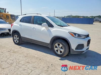 Czwarte zdjęcie samochodu z boku: 2018 CHEVROLET TRAX 1LT VIN:KL7CJPSB9JB599436 - miniatura