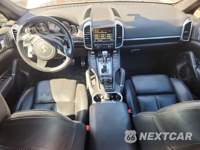 Zdjęcie 8 z 12 samochodu: 2011 PORSCHE CAYENNE S VIN:WP1AB2A27BLA55961 - miniatura