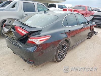 Trzecie zdjęcie samochodu z tyłu: 2020 TOYOTA CAMRY XSE VIN:4T1K61AK2LU902624 - miniatura
