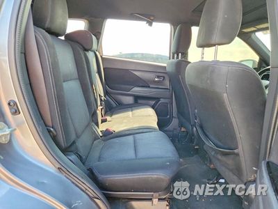 Zdjęcie 10 z 13 samochodu: 2018 MITSUBISHI OUTLANDER SE VIN:JA4AD3A32JZ047105 - miniatura