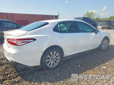 Trzecie zdjęcie samochodu z tyłu: 2018 TOYOTA CAMRY LE VIN:4T1B11HK9JU038527 - miniatura