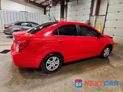 Trzecie zdjęcie samochodu z tyłu: 2014 CHEVROLET SONIC LT VIN:1G1JC5SH9E4235565 - miniatura