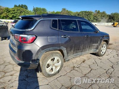 Trzecie zdjęcie samochodu z tyłu: 2018 JEEP COMPASS LATITUDE VIN:3C4NJDBB6JT142950 - miniatura
