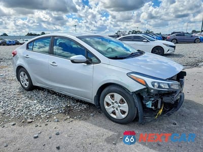 Czwarte zdjęcie samochodu z boku: 2018 KIA FORTE LX VIN:3KPFL4A71JE283778 - miniatura