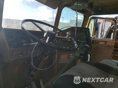 Zdjęcie 8 z 12 samochodu: 1985 FREIGHTLINER CONVENTIONAL DUMP TRUCK VIN:1FUPYDYBXFP249371 - miniatura