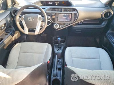 Zdjęcie 8 z 12 samochodu: 2015 TOYOTA PRIUS C ONE VIN:JTDKDTB39F1102616 - miniatura