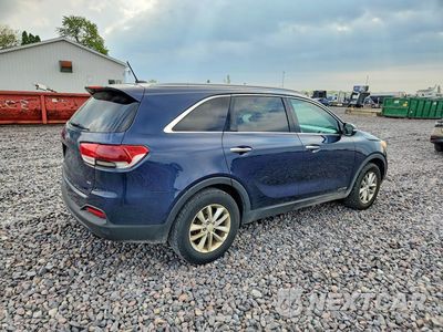 Trzecie zdjęcie samochodu z tyłu: 2017 KIA SORENTO LX V6 VIN:5XYPGDA5XHG195297 - miniatura