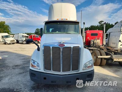 Piąte zdjęcie samochodu w środku: 2020 PETERBILT 579 SEMI TRUCK VIN:1XPBDP9X1LD687779 - miniatura