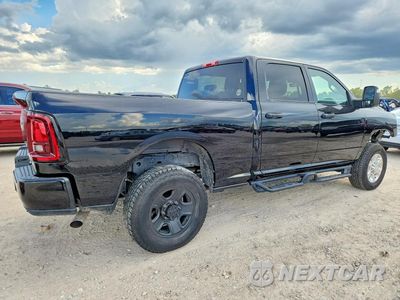 Trzecie zdjęcie samochodu z tyłu: 2025 RAM 2500 BIG HORN VIN:3C6UR5DJ9SG522459 - miniatura
