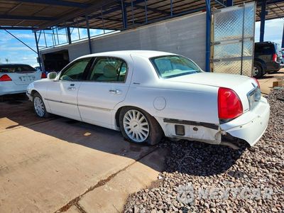 Drugie zdjęcie samochodu z przodu: 2005 LINCOLN TOWN CAR SIGNATURE VIN:1LNHM81W65Y634927 - miniatura