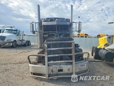 Piąte zdjęcie samochodu w środku: 2013 PETERBILT 386 SEMI TRUCK VIN:1XPHD49X6DD174005 - miniatura