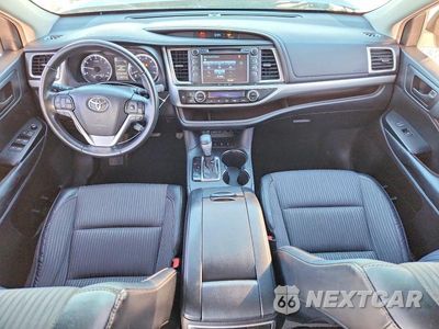 Zdjęcie 8 z 14 samochodu: 2018 TOYOTA HIGHLANDER LE PLUS VIN:5TDBZRFH0JS801235 - miniatura