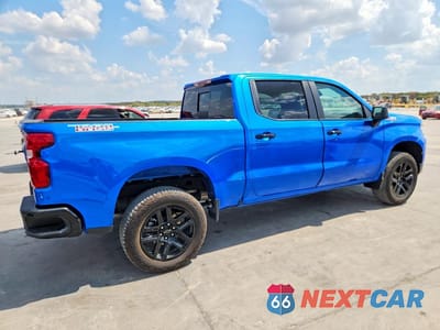 Trzecie zdjęcie samochodu z tyłu: 2025 CHEVROLET SILVERADO K1500 LT TRAIL BOSS VIN:3GCUKFEDXSG296315 - miniatura