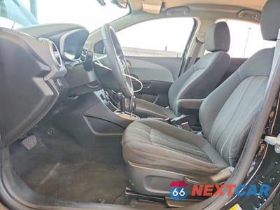 Zdjęcie 7 z 12 samochodu: 2019 CHEVROLET SONIC LT VIN:1G1JD5SB9K4104849 - miniatura