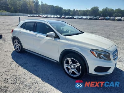 Czwarte zdjęcie samochodu z boku: 2016 MERCEDES-BENZ GLA 250 VIN:WDCTG4EB0GJ241873 - miniatura