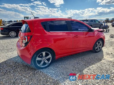 Trzecie zdjęcie samochodu z tyłu: 2016 CHEVROLET SONIC RS VIN:1G1JG6SB6G4110564 - miniatura