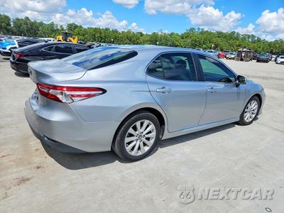 Trzecie zdjęcie samochodu z tyłu: 2018 TOYOTA CAMRY LE VIN:4T1B11HK9JU140653 - miniatura