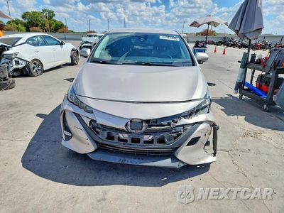 Piąte zdjęcie samochodu w środku: 2017 TOYOTA PRIUS PRIME ADVANCED VIN:JTDKARFP5H3005851 - miniatura