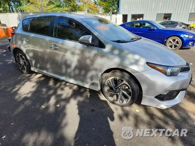 Czwarte zdjęcie samochodu z boku: 2018 TOYOTA COROLLA IM BASE VIN:JTNKARJE0JJ572567 - miniatura