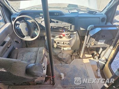Zdjęcie 8 z 13 samochodu: 2013 FORD E350 SHUTTLE BUS VIN:1FTDS3EL8DDA47680 - miniatura