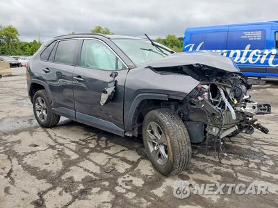 Czwarte zdjęcie samochodu z boku: 2023 TOYOTA RAV4 XLE VIN:2T3P1RFV4PW377455 - miniatura