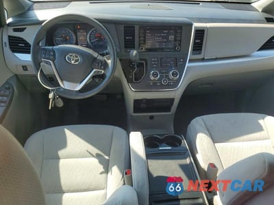Zdjęcie 8 z 13 samochodu: 2018 TOYOTA SIENNA LE VIN:5TDJZ3DCXJS193238 - miniatura