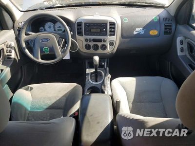 Zdjęcie 8 z 14 samochodu: 2005 FORD ESCAPE XLT VIN:1FMCU03155KC23034 - miniatura