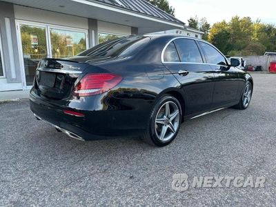 Czwarte zdjęcie samochodu z boku: 2018 MERCEDES-BENZ E 300 4MATIC VIN:WDDZF4KB1JA320327 - miniatura