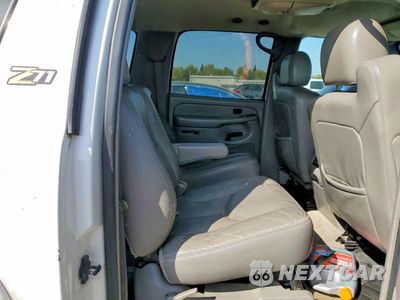 Zdjęcie 11 z 13 samochodu: 2004 CHEVROLET SUBURBAN K1500 VIN:3GNFK16Z34G122019 - miniatura