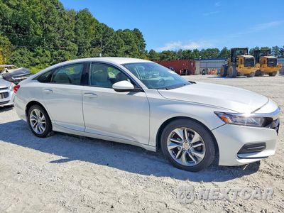 Czwarte zdjęcie samochodu z boku: 2018 HONDA ACCORD LX VIN:1HGCV1F10JA111102 - miniatura