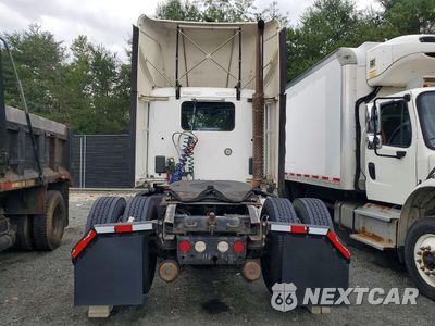 Zdjęcie 6 z 11 samochodu: 2016 KENWORTH T680 SEMI TRUCK VIN:1XKYA48X2GJ496369 - miniatura