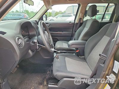 Zdjęcie 7 z 12 samochodu: 2015 JEEP PATRIOT SPORT VIN:1C4NJRBBXFD283692 - miniatura