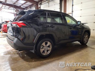 Trzecie zdjęcie samochodu z tyłu: 2025 TOYOTA RAV4 XLE VIN:JTMP1RFV8SJ045722 - miniatura