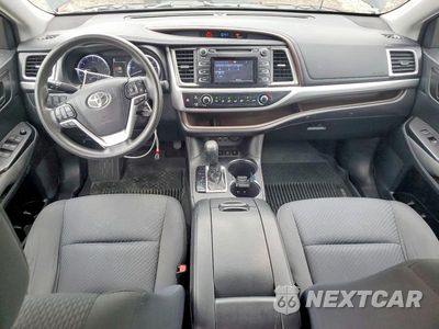 Zdjęcie 8 z 13 samochodu: 2019 TOYOTA HIGHLANDER LE VIN:5TDBZRFH6KS955336 - miniatura