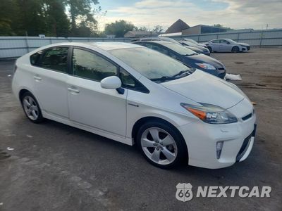 Czwarte zdjęcie samochodu z boku: 2015 TOYOTA PRIUS FIVE VIN:JTDKN3DUXF0402996 - miniatura