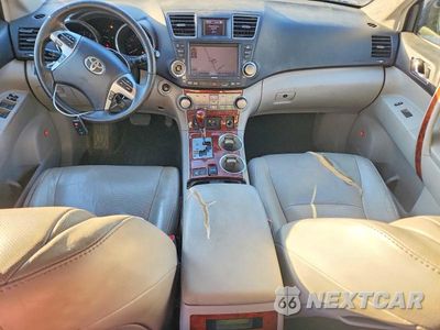 Zdjęcie 8 z 14 samochodu: 2012 TOYOTA HIGHLANDER LIMITED VIN:5TDDK3EH9CS149164 - miniatura