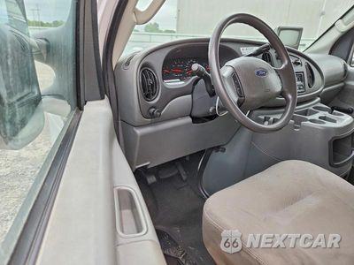 Zdjęcie 8 z 13 samochodu: 2005 FORD E450 BOX TRUCK VIN:1FDXE45P25HB44165 - miniatura
